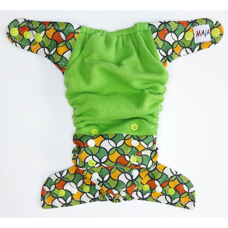 Otulacz wełniany z nowej tkaniny  i dzianiny recyklingowej w środku